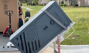 Safe removalists moving a heavy Safe