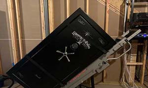 Safe removalists moving a heavy Safe