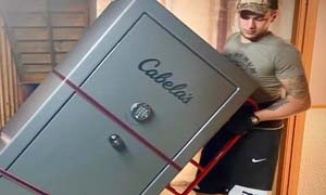 Safe removalists moving a heavy Safe